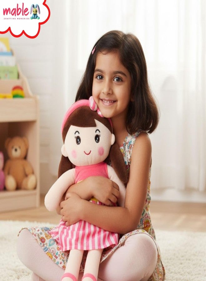 MABLE دمية مابل الناعمة للبنات | دمية طفل قطيفة لطيفة مع ربطة شعر ملونة | دمية محشوة قابلة للعناق هدية للأطفال والفتيات والرضع من عمر 3 إلى 5 سنوات (60 سم، لون وردي) - Image 5